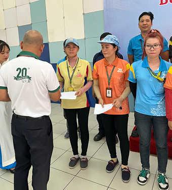 TRAO YÊU THƯƠNG CHO 80 NLĐ CÓ HOÀN CẢNH KHÓ KHĂN (11)