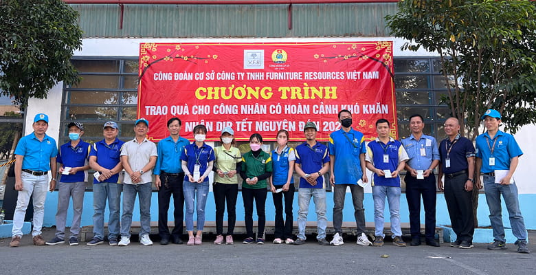 CÔNG ĐOÀN CƠ SỞ V.F.R PHỐI HỢP CÙNG LĐLĐ THÀNH PHỐ THUẬN AN TRAO QUÀ TẾT CHO NGƯỜI LAO ĐỘNG CÓ HOÀN CẢNH KHÓ KHĂN (11)