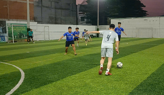 GIAO HỮU BÓNG ĐÁ V.F.R & JOHN ARTHUR: TRẬN CẦU KỊCH TÍNH CHÀO MỪNG 8/3 (5)