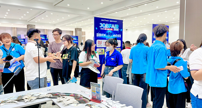 V.F.R TẠI NGÀY HỘI VIỆC LÀM 2025 – CHỦ ĐỘNG KẾT NỐI, GẮN KẾT GIÁ TRỊ (7)