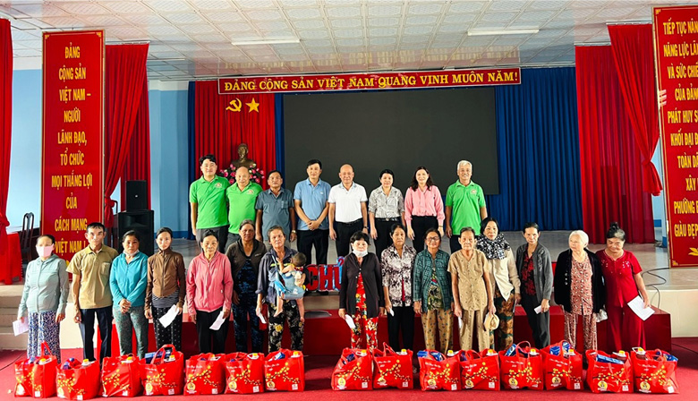 V.F.R CHUNG TAY MANG TẾT ẤM ĐẾN NHỮNG HOÀN CẢNH KHÓ KHĂN (5)
