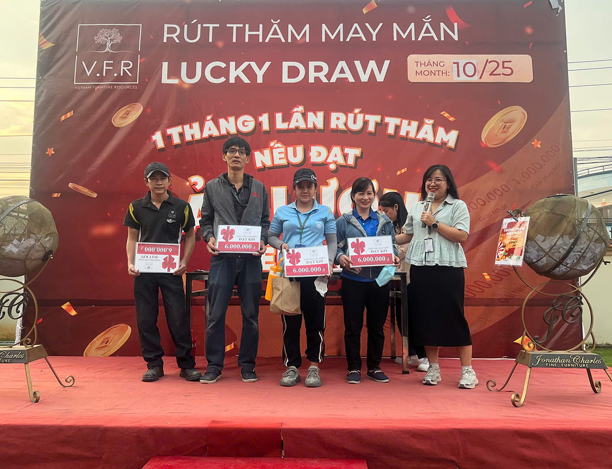 V.F.R TỔ CHỨC BỐC THĂM MAY MẮN CHO TOÀN THỂ CÔNG NHÂN VIÊN THƯỞNG ĐẠT CHỈ TIÊU THÁNG 10/2025
