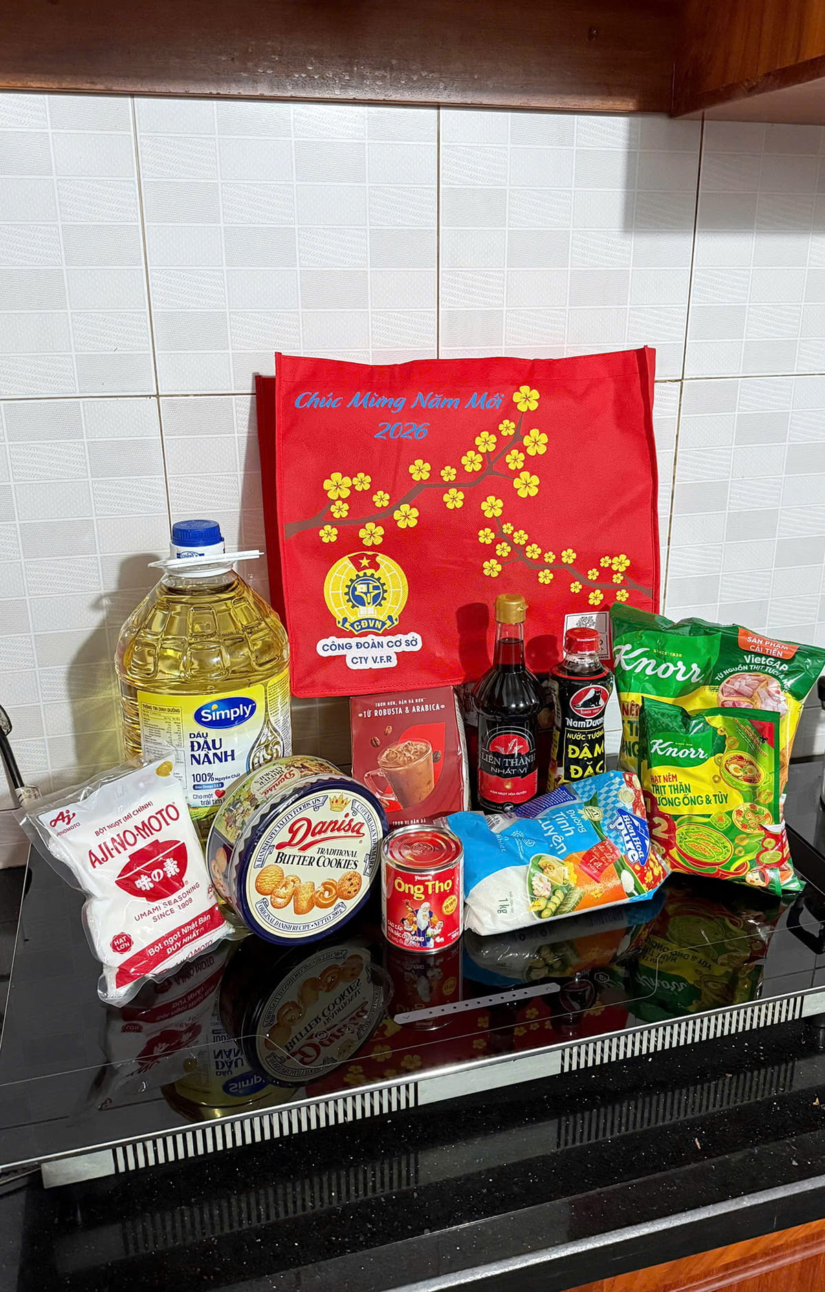 LAN TỎA YÊU THƯƠNG MÙA TẾT: CÔNG ĐOÀN V.F.R TRAO HƠN 2.500 PHẦN QUÀ (15)
