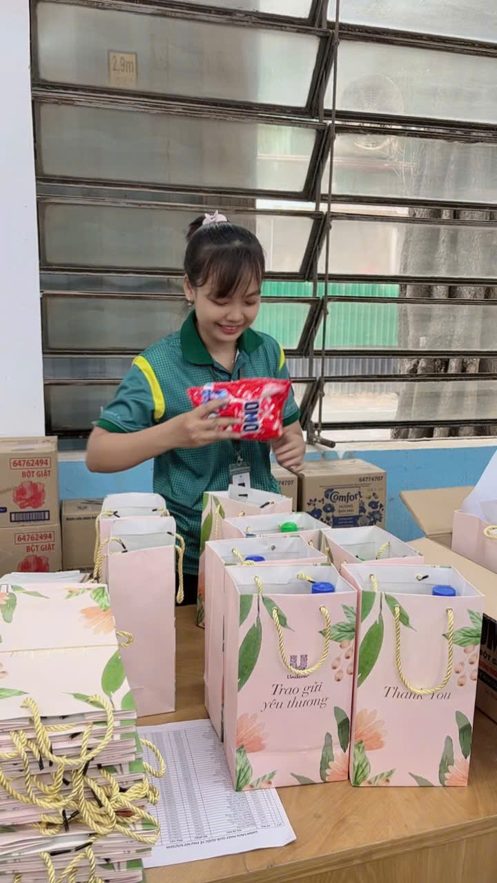 CÔNG ĐOÀN CƠ SỞ V.F.R GỬI NHỮNG PHẦN QUÀ THIẾT THỰC GỬI ĐẾN CHỊ EM NHÂN NGÀY 8/3 (7)