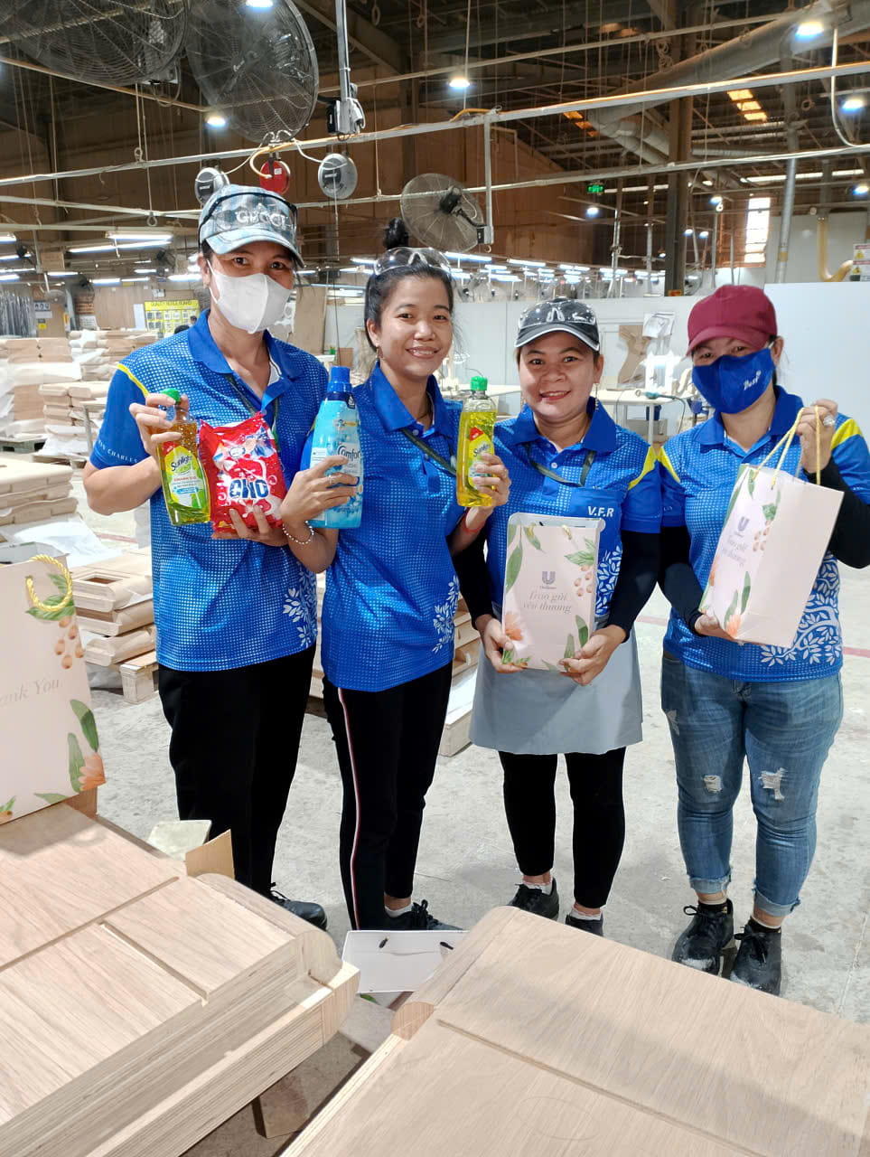 CÔNG ĐOÀN CƠ SỞ V.F.R GỬI NHỮNG PHẦN QUÀ THIẾT THỰC GỬI ĐẾN CHỊ EM NHÂN NGÀY 8/3 (11)