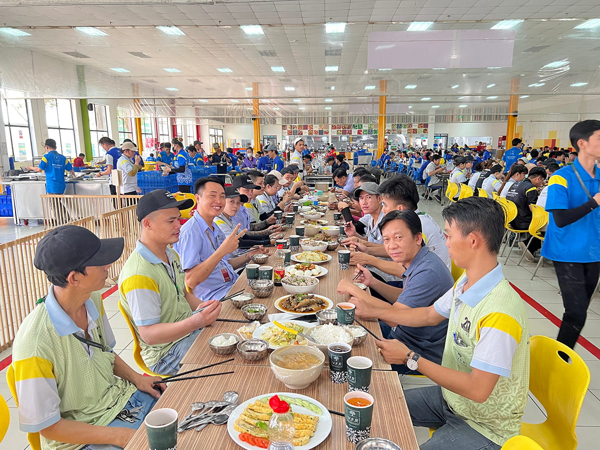 BỮA TRƯA THÂN MẬT CHÀO ĐÓN THÀNH VIÊN MỚI – GẮN KẾT ĐẠI GIA ĐÌNH V.F.R (3)