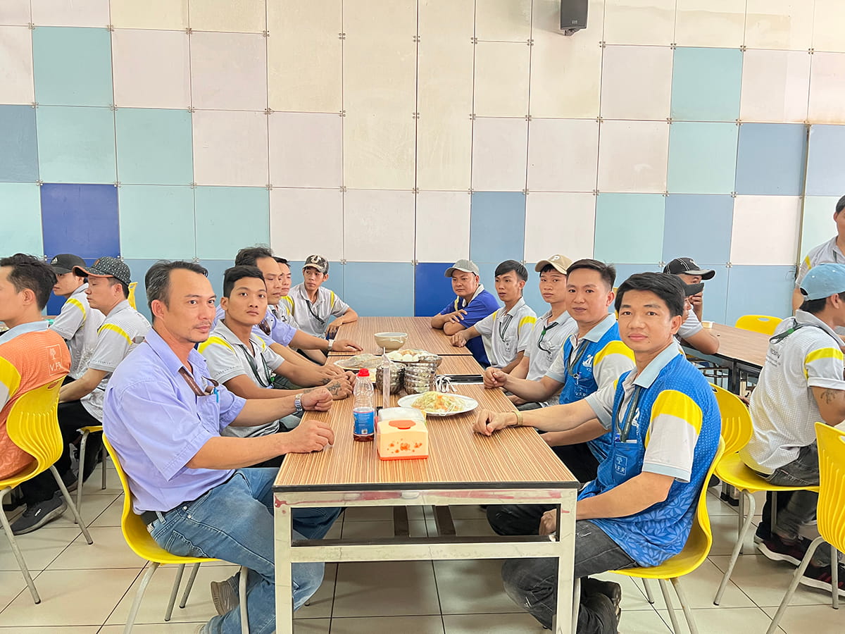 BỮA TRƯA THÂN MẬT CHÀO ĐÓN THÀNH VIÊN MỚI – GẮN KẾT ĐẠI GIA ĐÌNH V.F.R (9)