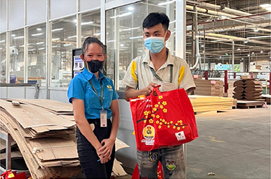 XUÂN ẤM NO CÔNG ĐOÀN V.F.R GỬI QUÀ TẾT NGUYÊN ĐÁN 2024 CHO TOÀN THỂ NGƯỜI LAO ĐỘNG (13)